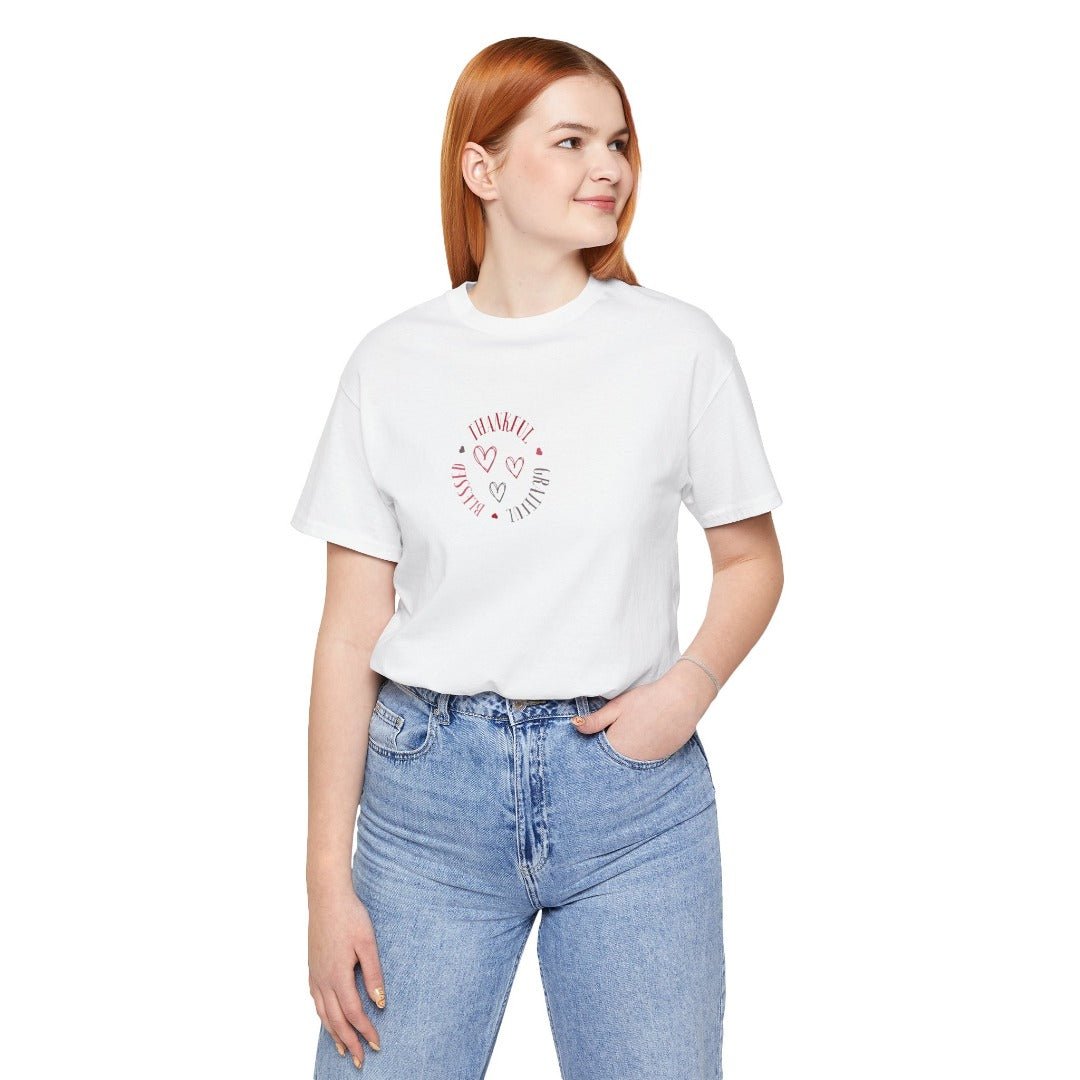 "Moda con propósito: Una camiseta que celebra la vida" - Creative Home & More