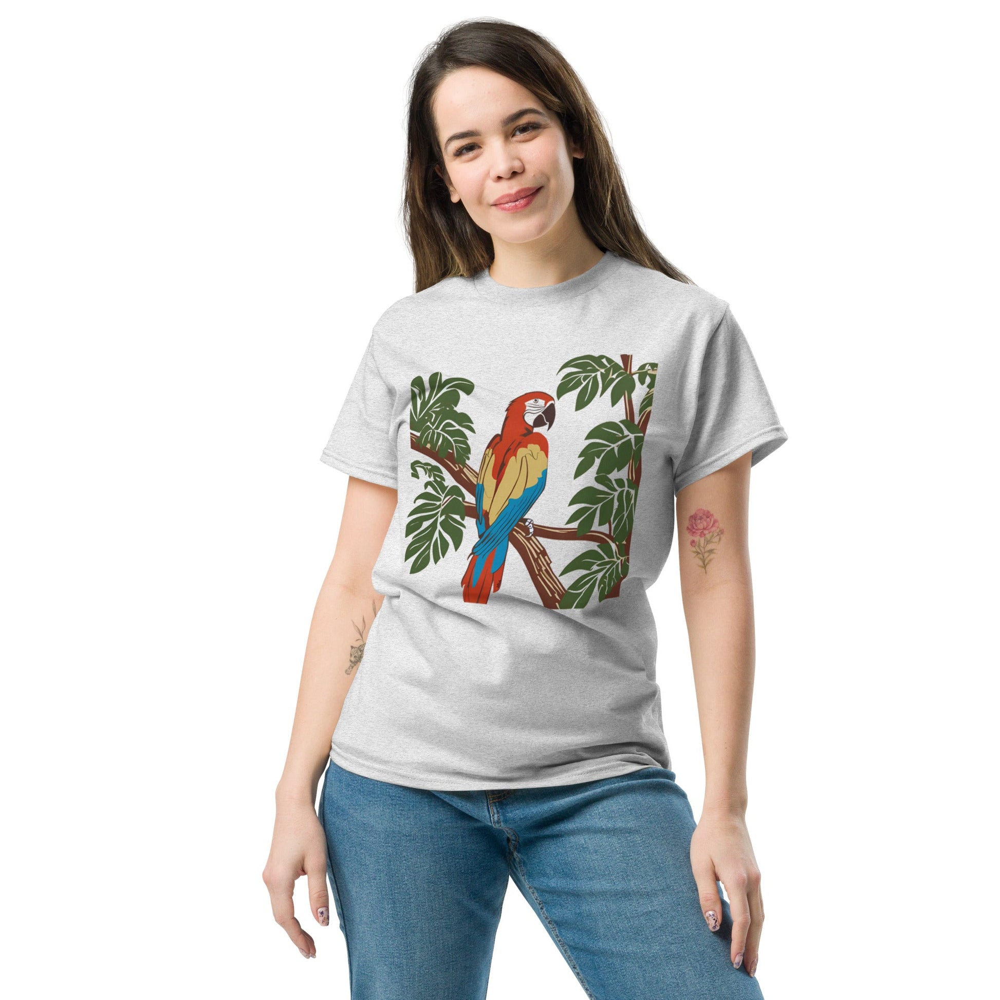 T-Shirt with Macaw to Gift - Vibrante Esencia Amazónica - Creative Home & More